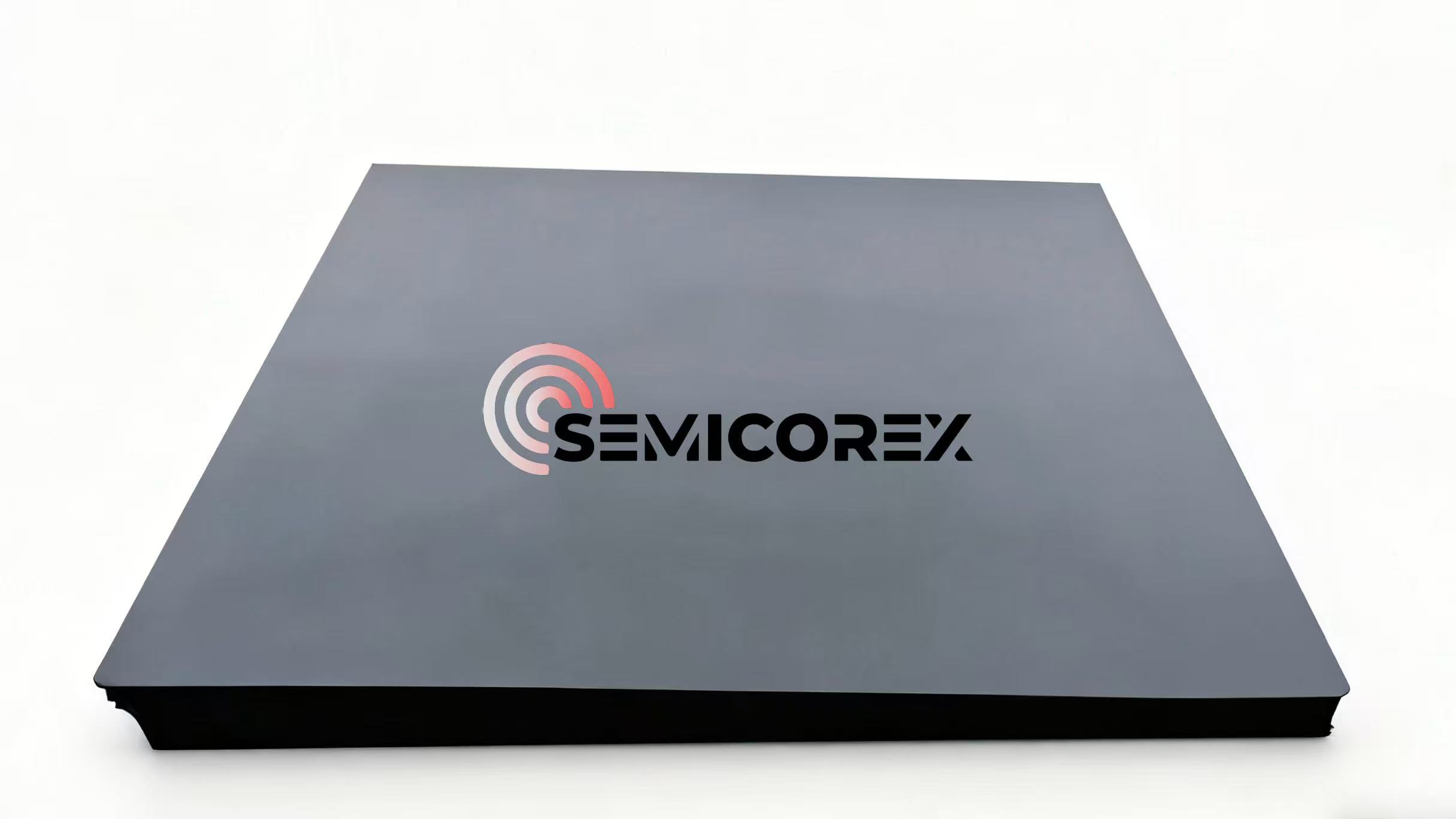 Каковы характеристики черной глиноземной керамики?